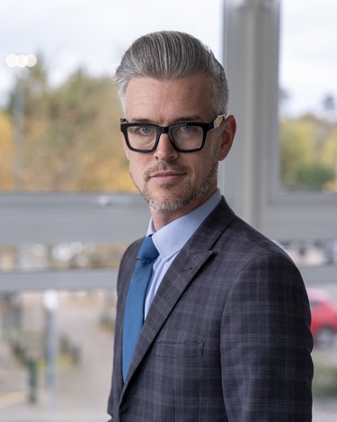 Headshot of steven gordon-wilson