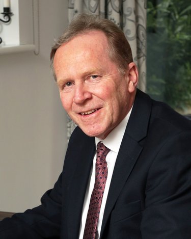 Headshot of Peter Lennie