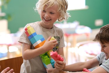 play discover share 2025